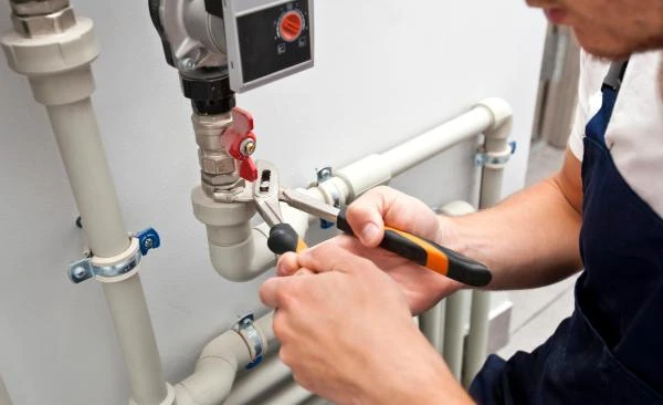 Travaux de plomberie et raccordements sanitaires 